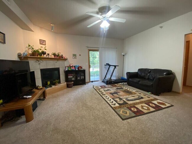 Foto del edificio - $1,295 | 2 Bedroom, 2 Bathroom Condo | Pet...