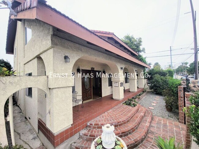 Building Photo - Rare and Unique 5 Bedroom 4 Bath Home in P...