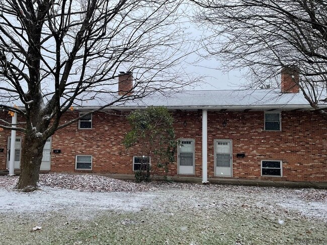 Building Photo - 2855 Bedford St