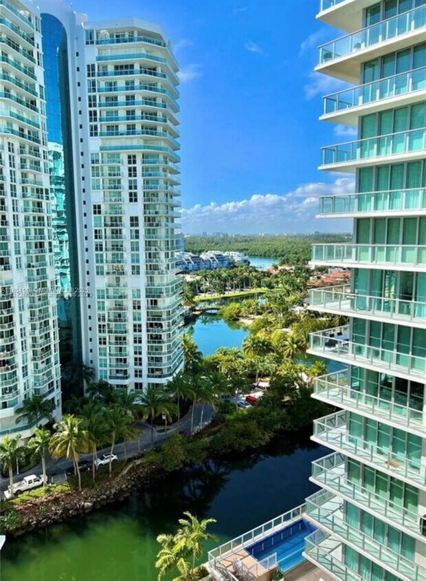 Foto principal - 250 Sunny Isles Blvd