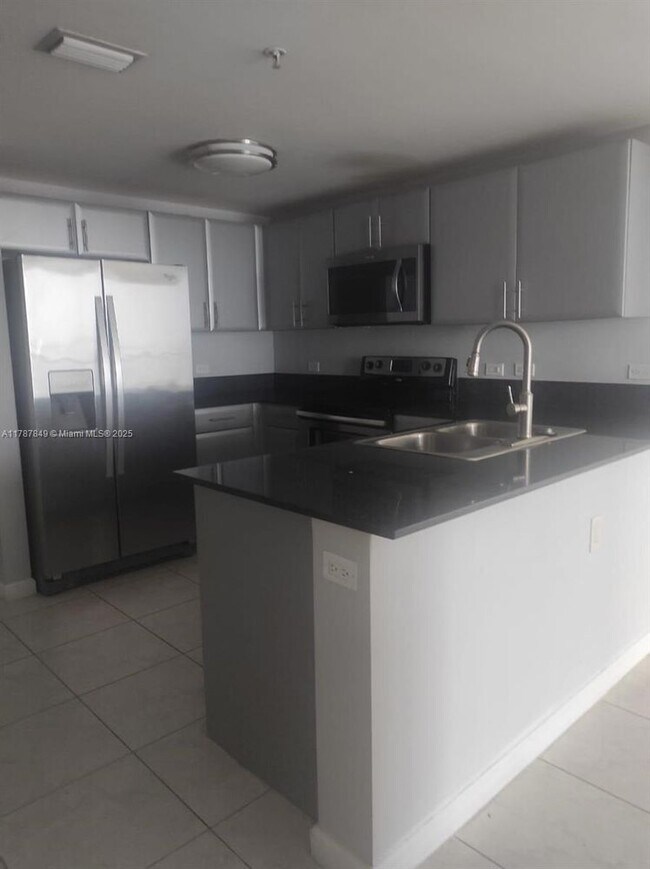 Foto del edificio - 1871 NW S River Dr