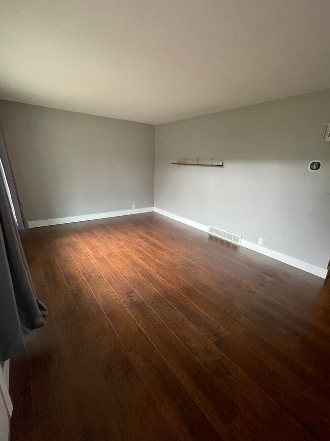 Building Photo - 5815 Country View Dr