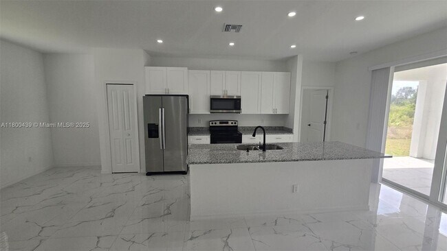 Building Photo - 2809 64