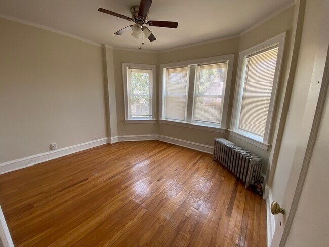 Foto del edificio - 8900 S Langley Ave