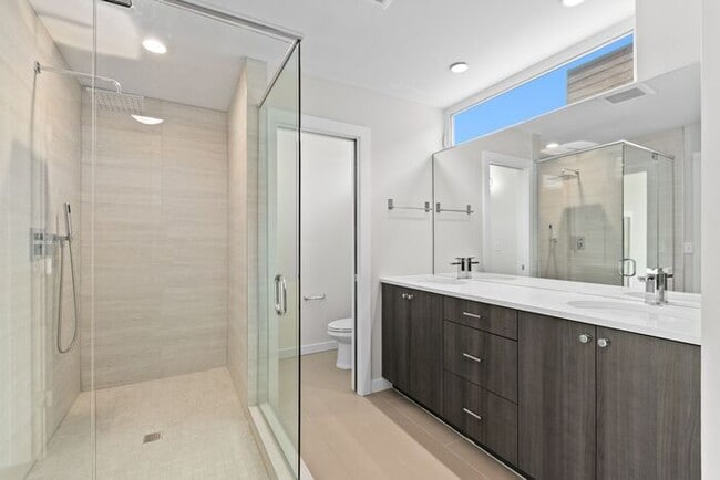 Building Photo - Trendy West Seattle Townhome w/Air Conditi...