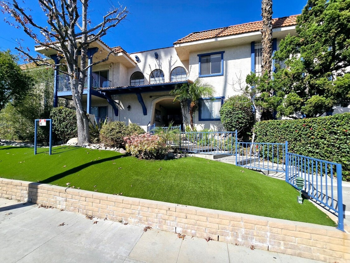 Primary Photo - Harmony Court Apartments