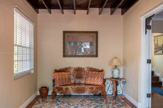 Building Photo - 423 Alcazar Ave