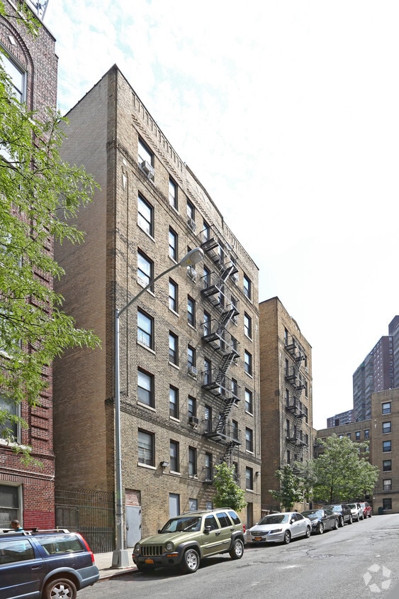 Building Photo - 681 W 193rd St
