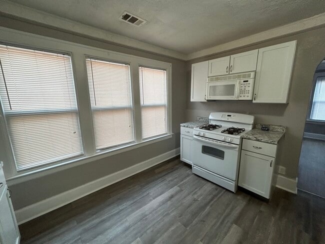 Building Photo - 4207 Devonshire Road, Unit 4207
