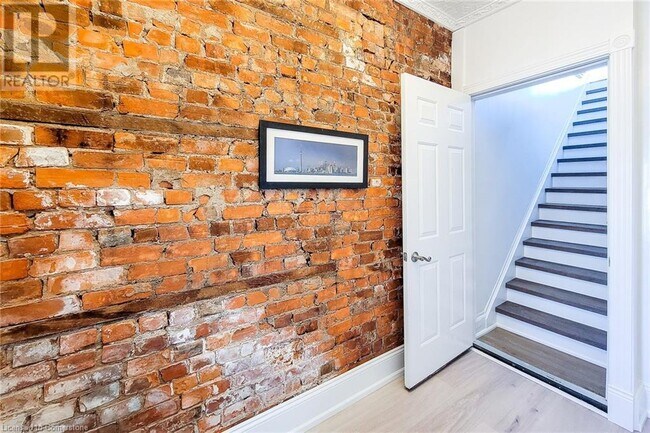Building Photo - 114 Tisdale St N