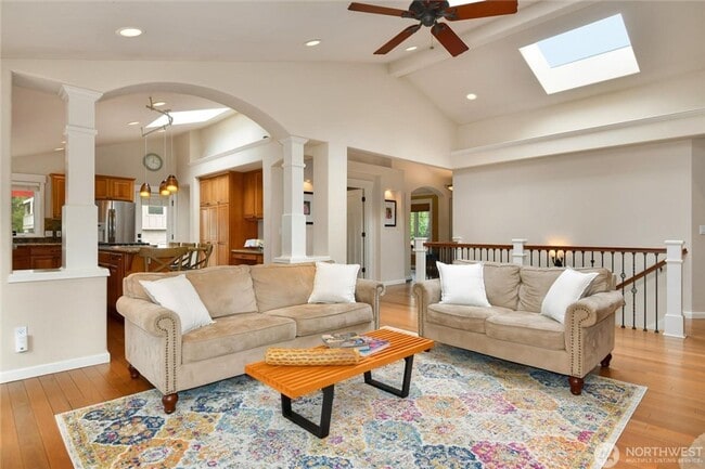 Building Photo - 5Bd/3.5Ba Newcastle House