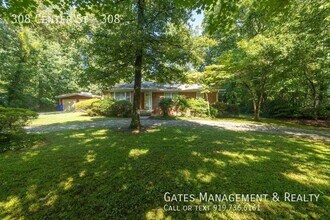 Building Photo - 308 Center St