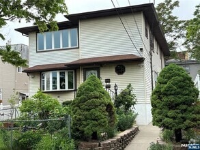 Building Photo - 173 Farnham Ave
