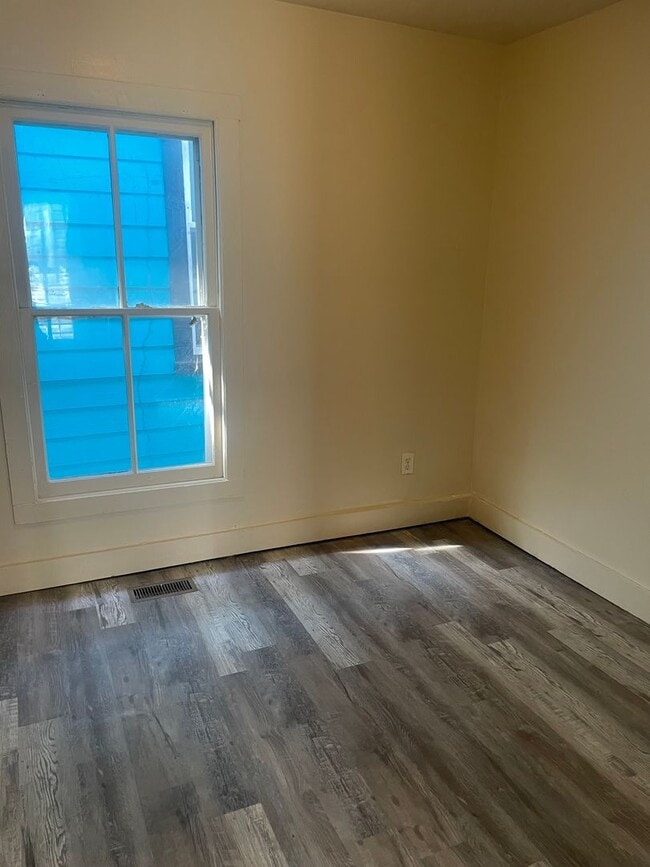 Building Photo - Knoxville 37921 - Charming 3-Bedroom, 1 Bath Home in Knoxville – Available Now! - Contact Lisa Vi...