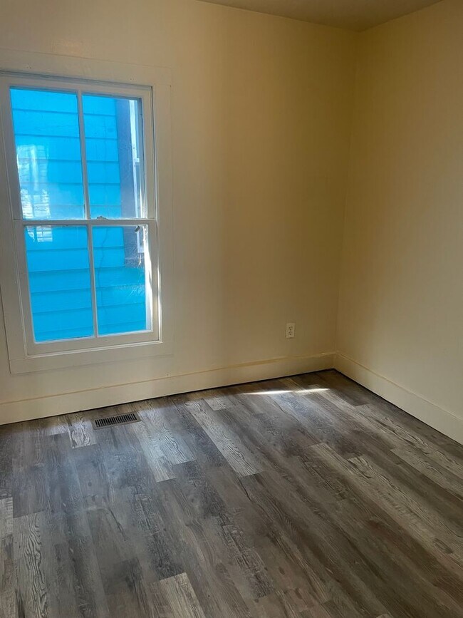 Foto del edificio - Knoxville 37921 - Charming 3-Bedroom, 1 Bath Home in Knoxville – Available Now! - Contact Lisa Vi...