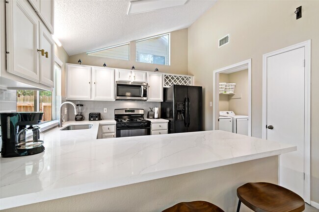 Foto del edificio - 9 Brentwood Oaks Ct