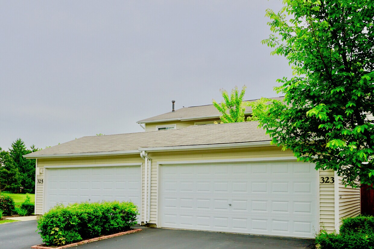 323 Dogwood Terrace, Buffalo Grove, IL 60089 Townhome Rentals in