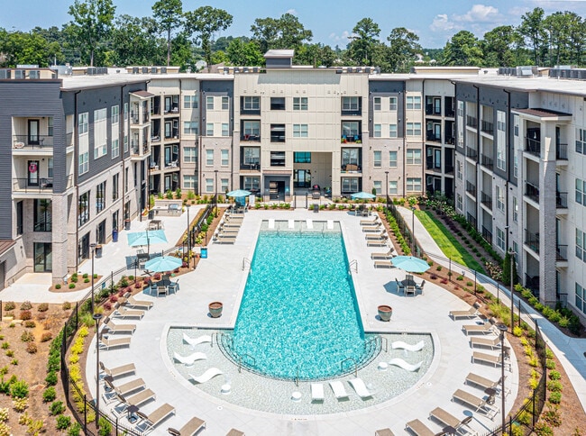 Building Photo - The Rey on Reynolds