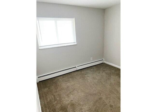 Building Photo - 249 Senator Pl