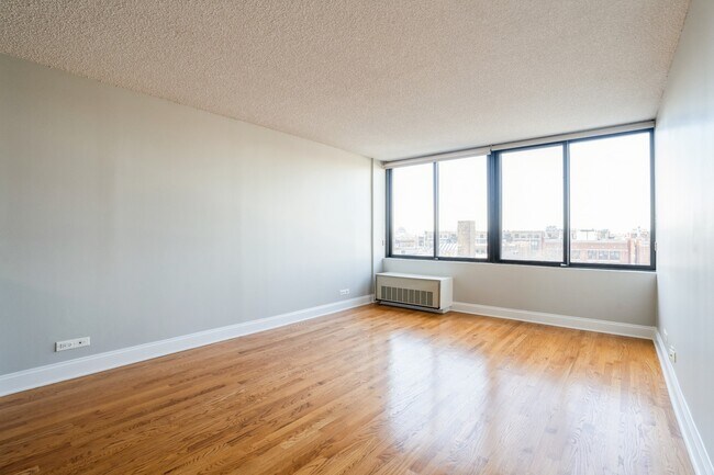 Building Photo - 2754 N Hampden Ct