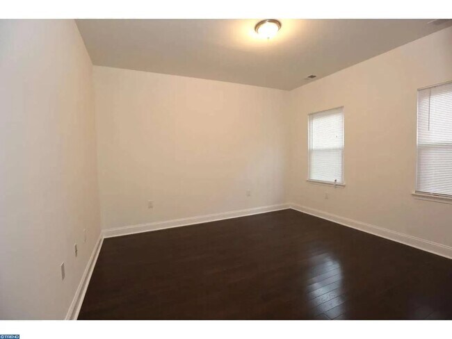 Foto del edificio - 713 W Girard Ave