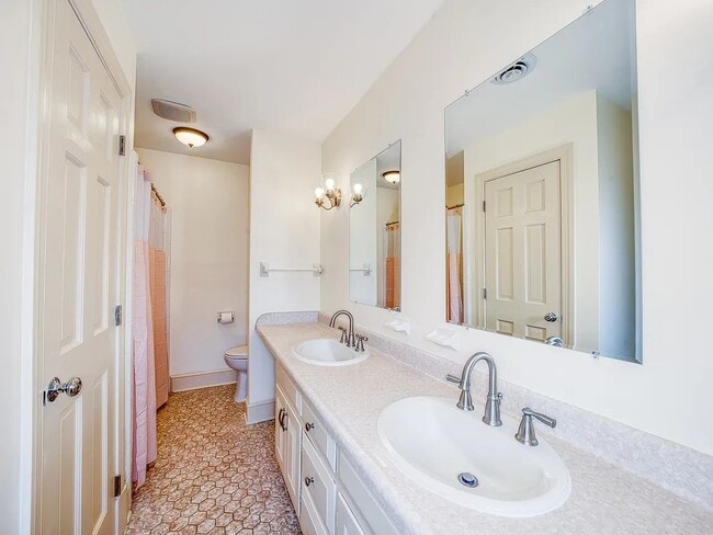 Building Photo - 9720 Burnett Dr