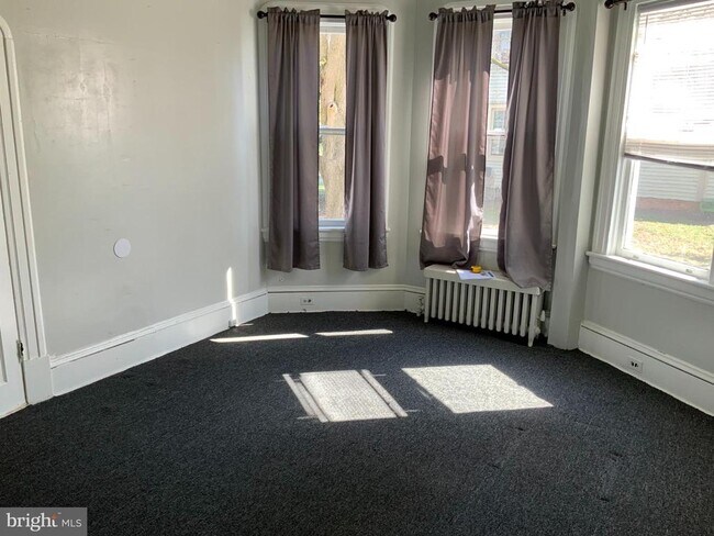 Foto del edificio - 433 Bentley Ave