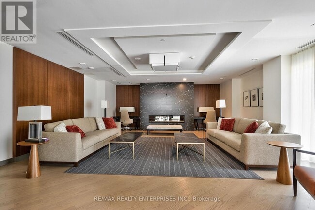 Building Photo - 1575 Lakeshore Rd W