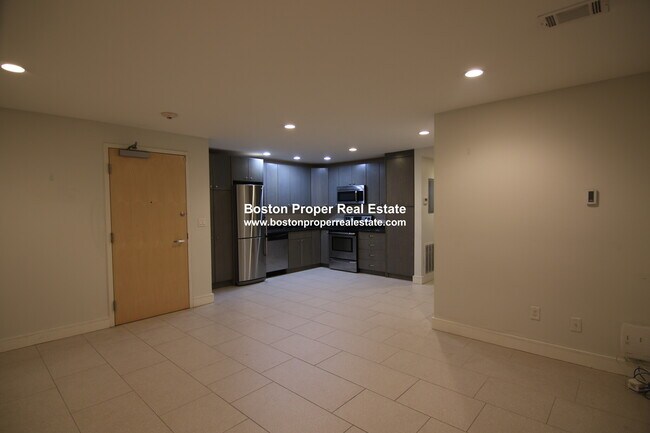 Foto del edificio - 557 Columbus Ave