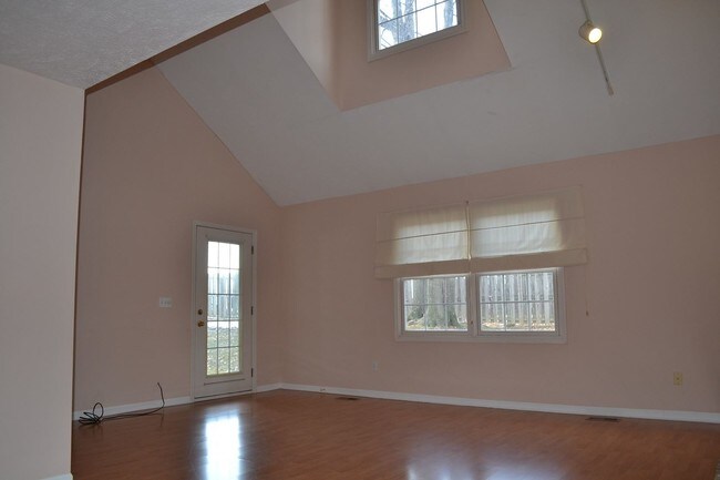 Building Photo - 3 br, 2.5 bath House - 200 Steeplechase Dr