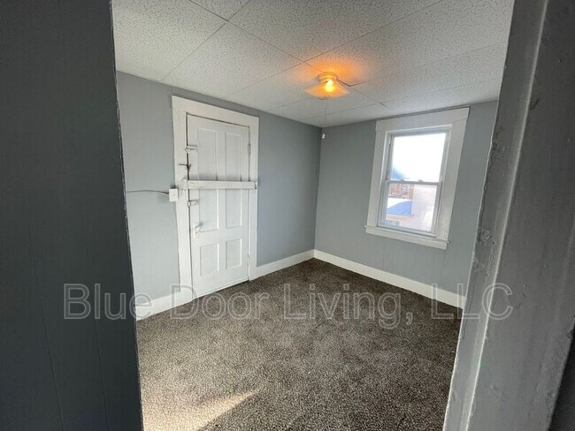 Building Photo - 208 N Main St