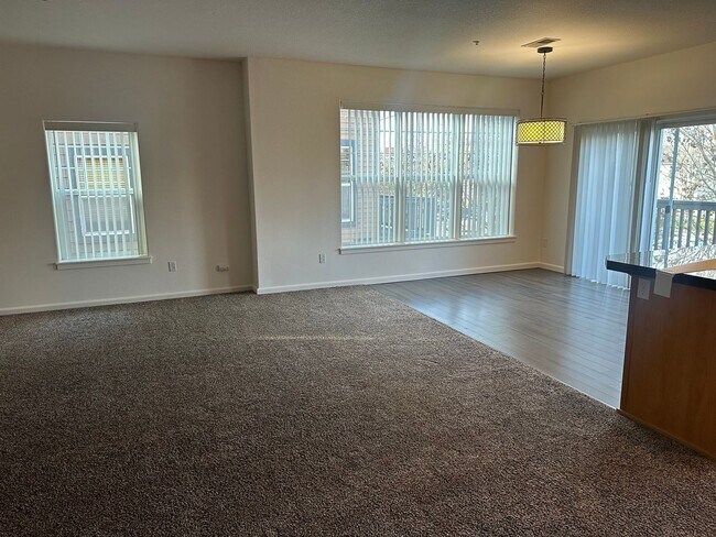 Foto del edificio - **$1000 OFF FIRST FULL MONTH'S RENT**This ...