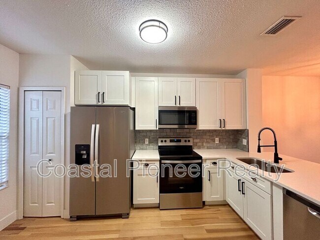 Foto del edificio - 12370 Berkeley Square Dr