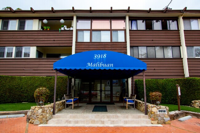 Entrada - The Malibuan