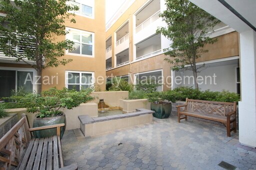 Building Photo - 301 Crescent Ct