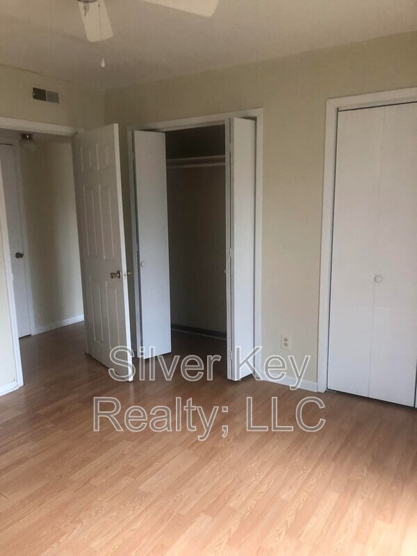 Building Photo - 311 Sunset Dr