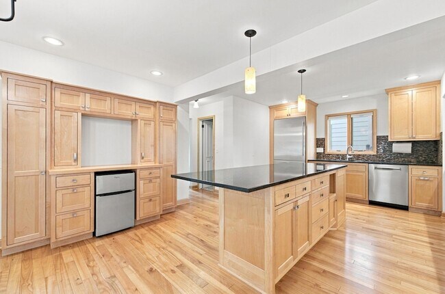 Foto del edificio - 5300 Logan Ave S
