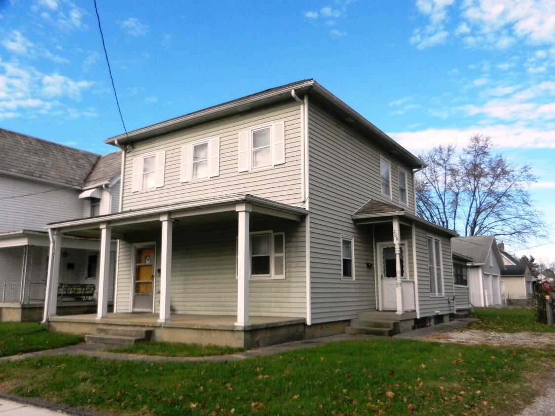 Front View - 208 W Locust St