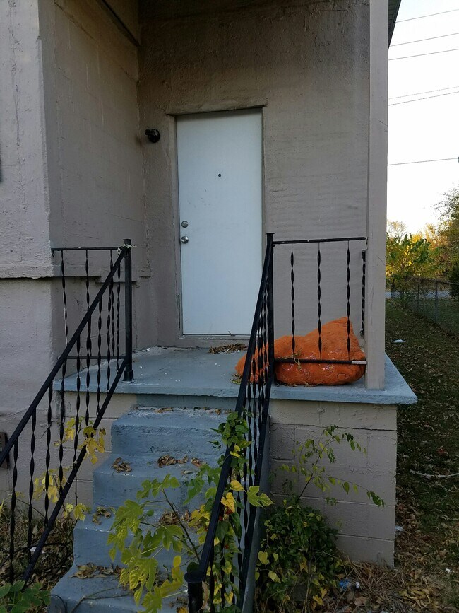 Building Photo - 305 Abingdon Ave NW