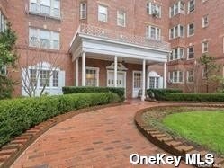 Foto principal - 84-49-84168 168th St