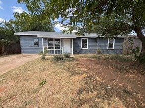 Building Photo - 5410 Encino Rd