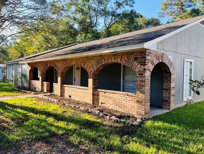 Building Photo - 142 County Rd 322