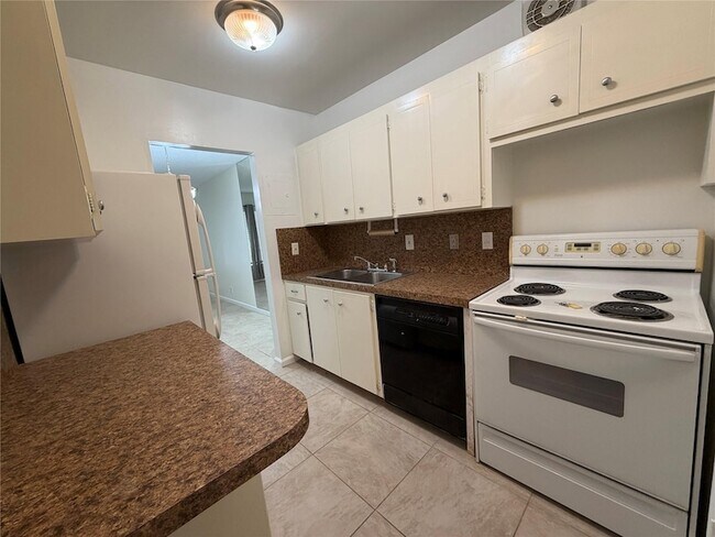 Foto del edificio - 2151 NE 68th St