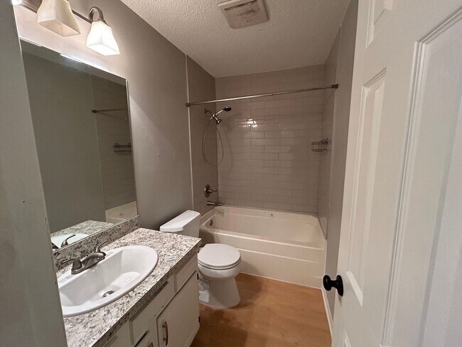 Foto del edificio - 2316-2318 N Raven Ln