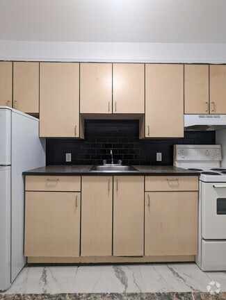 Building Photo - 3341 Av Maréchal