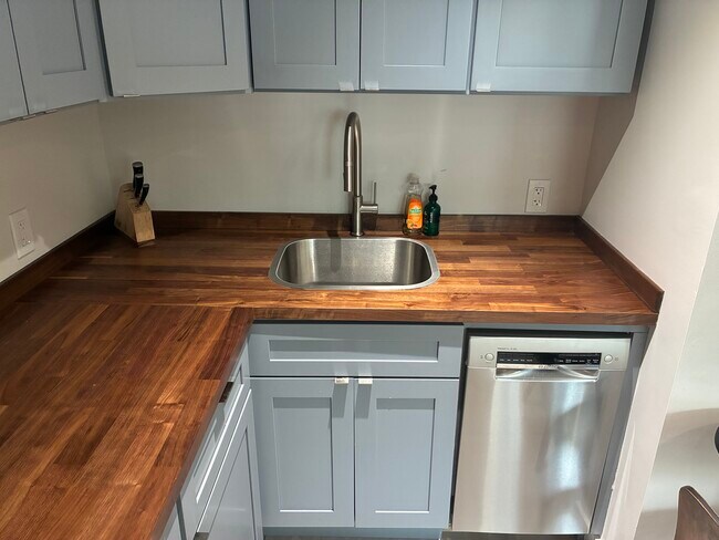 Foto del edificio - 224 Elm St NW
