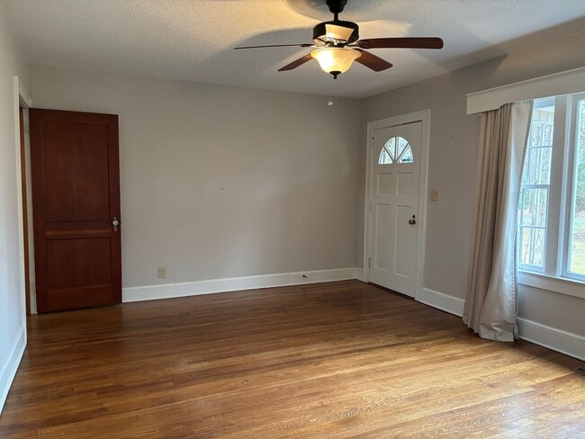 Building Photo - 3-4 bed, 2 bath with full basement in Asheboro