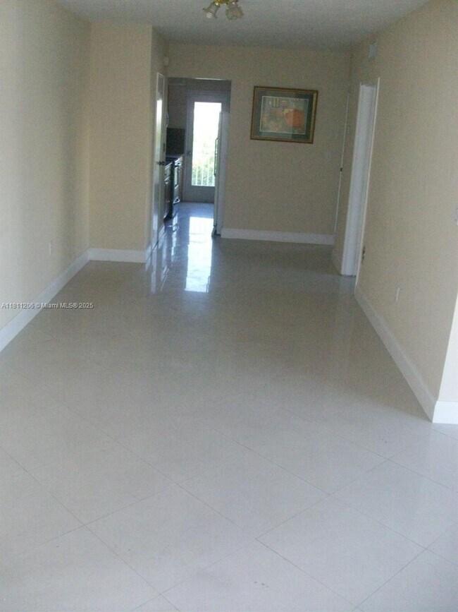 Foto del edificio - 10001 W Bay Harbor Dr