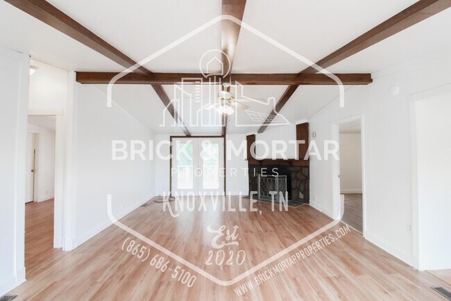 Building Photo - 2221 Lovell Rd