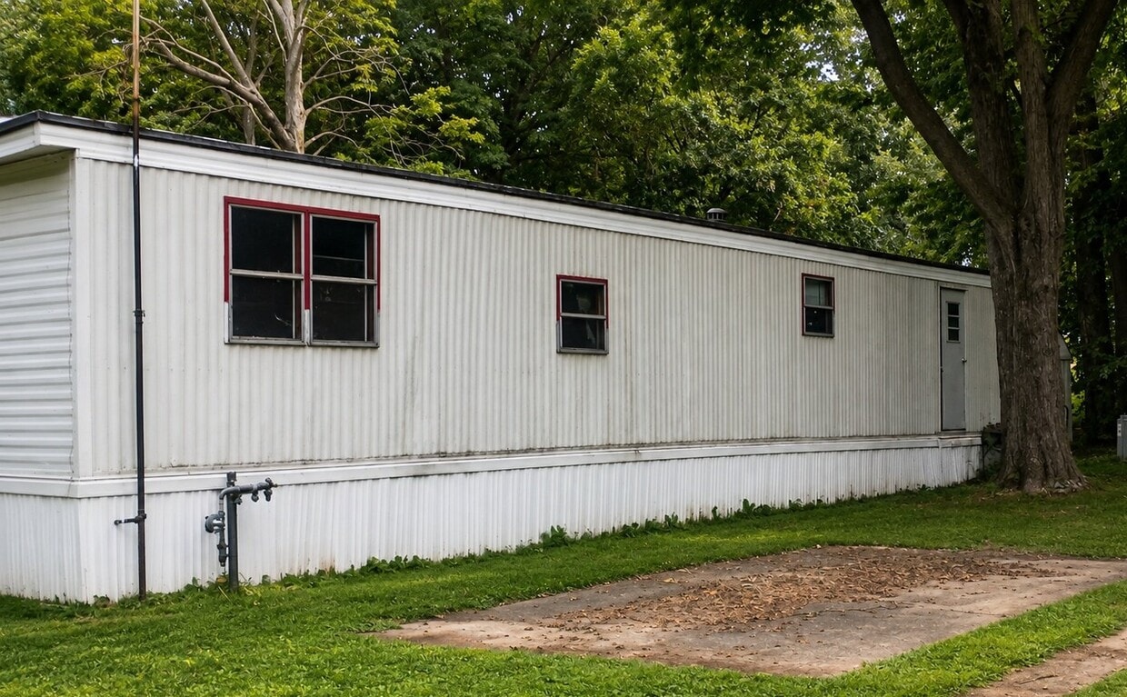 Building Photo - 1100 W Locust St